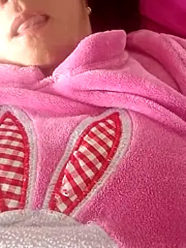 Snapshot of Ternura_Prohibida chatting on 10.27.25 Ternura Prohibida online show from 10.27.25