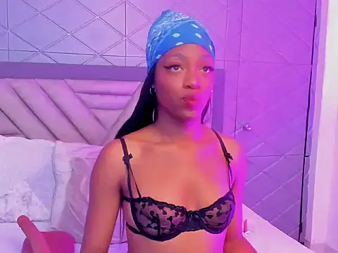 Snapshot of ElisabettaMonroy chatting on 11.14.25 ElisabettaMonroy online show from 11.14.25