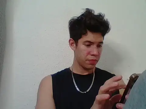 Maxtaylor18 online show from 10.17.25