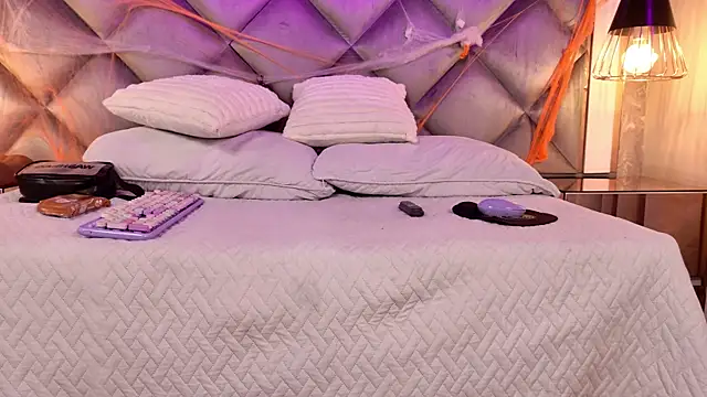 Snapshot of gemma_sm chatting on 10.19.25 gemma sm online show from 10.19.25