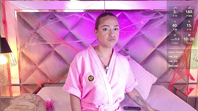 Snapshot of gemma_sm chatting on 10.23.25 gemma sm online show from 10.23.25