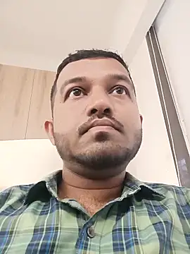 Snapshot of VJ17 chatting on 10.30.25 VJ17 online show from 10.30.25