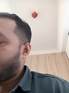 Snapshot of VJ17 chatting on 11.05.25 VJ17 online show from 11.05.25