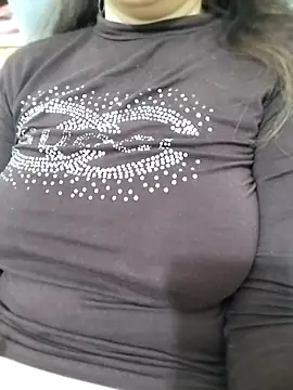 Snapshot of LisaaSEXXY chatting on 11.08.25 LisaaSEXXY online show from 11.08.25