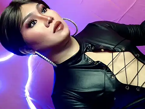 Snapshot of pretty_lassy chatting on 12.19.25 pretty lassy online show from 12.19.25