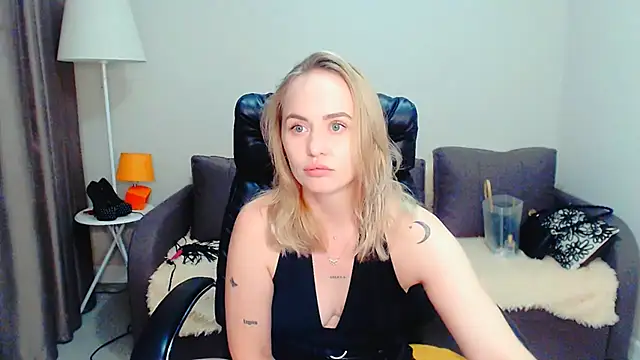 Snapshot of LiluMoon__ chatting on 07.16.26 LiluMoon online show from 07.16.26