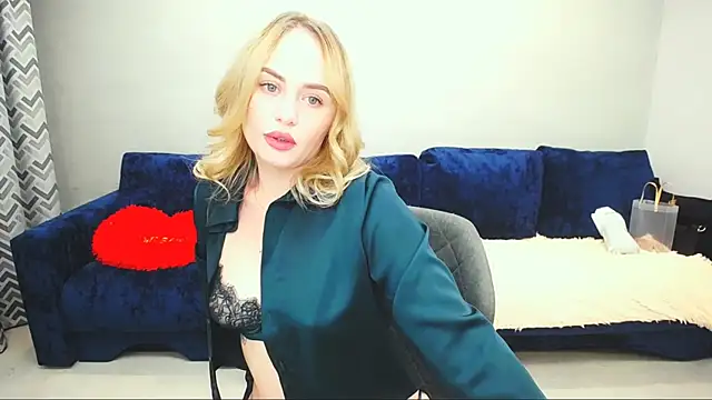 Snapshot of LiluMoon__ chatting on 07.18.26 LiluMoon online show from 07.18.26