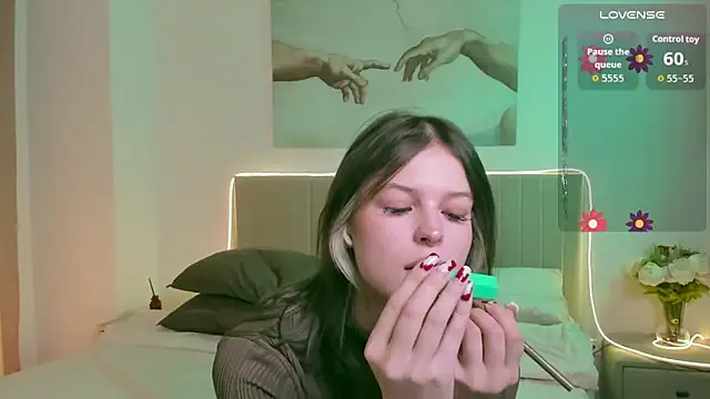 Lisa Blossom online show from 10.16.25