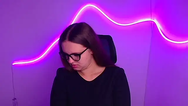 Aurora White online show from 09.11.25