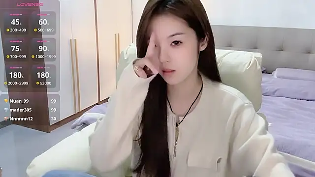 Snapshot of T-LL77- chatting on 10.05.25 T-LL77- online show from 10.05.25