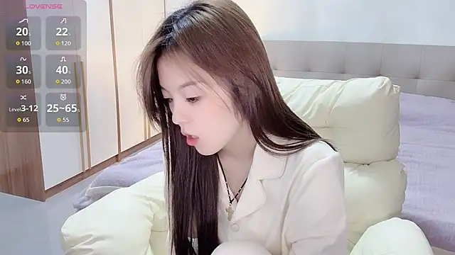 Snapshot of T-LL77- chatting on 10.08.25 T-LL77- online show from 10.08.25