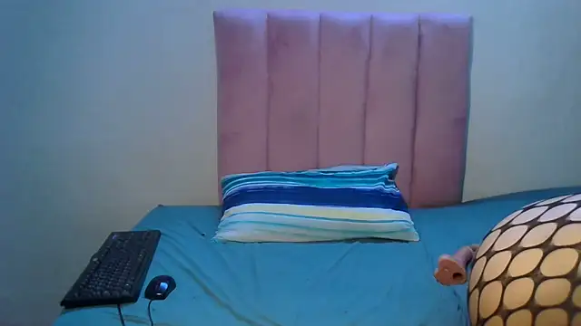 Snapshot of RoxyLuv77 chatting on 10.16.25 RoxyLuv77 online show from 10.16.25