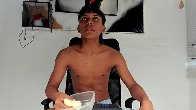 tyler twink boy online show from 11.28.25