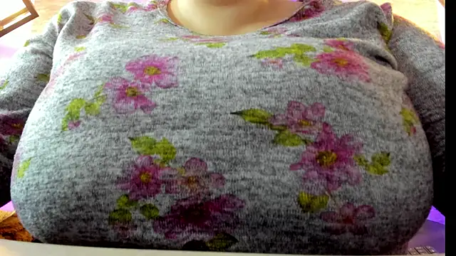 Snapshot of _Emily_rosee_ chatting on 10.29.25 Emily rosee online show from 10.29.25