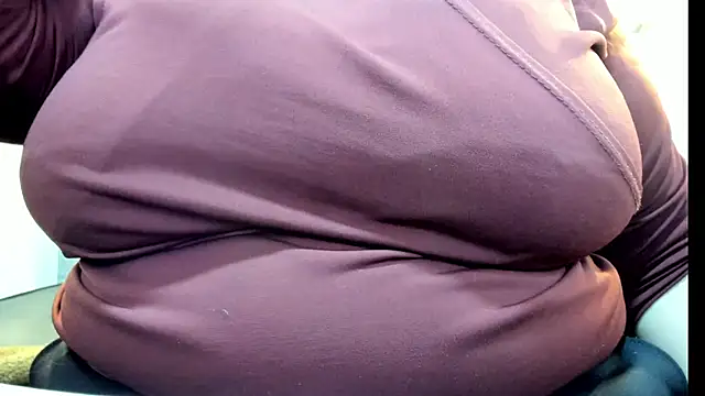 Snapshot of _Emily_rosee_ chatting on 10.30.25 Emily rosee online show from 10.30.25