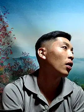 Snapshot of LuPhungg chatting on 10.23.25 LuPhungg online show from 10.23.25