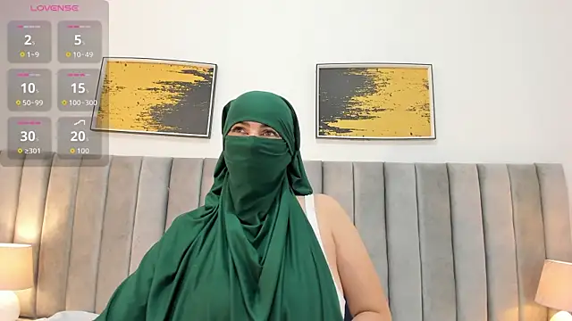 Snapshot of najwa__ chatting on 10.21.25 najwa online show from 10.21.25