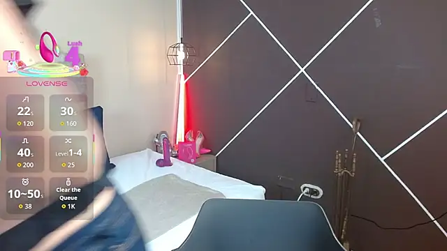 ScarletHott  online show from 10.14.25