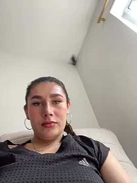 Isa Villamarin online show from 09.22.25