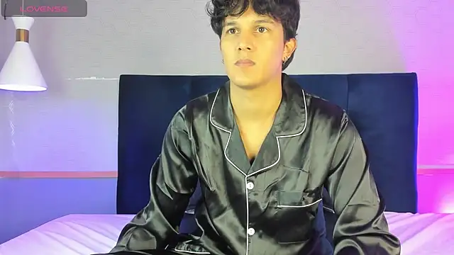 Leo Savage  online show from 11.11.25