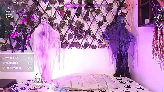 Snapshot of shelbygp chatting on 10.10.25 shelbygp online show from 10.10.25