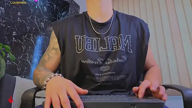 Snapshot of Alexander_ferre chatting on 01.17.26 Alexander ferre online show from 01.17.26