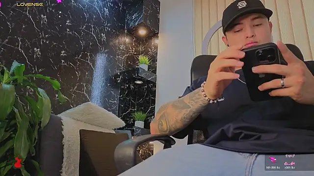 Snapshot of Alexander_ferre chatting on 01.19.26 Alexander ferre online show from 01.19.26