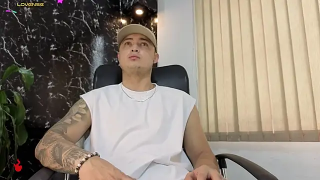 Snapshot of Alexander_ferre chatting on 02.01.26 Alexander ferre online show from 02.01.26