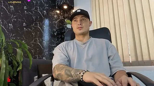 Snapshot of Alexander_ferre chatting on 02.03.26 Alexander ferre online show from 02.03.26