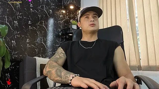 Snapshot of Alexander_ferre chatting on 02.07.26 Alexander ferre online show from 02.07.26