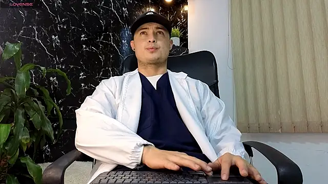 Snapshot of Alexander_ferre chatting on 02.26.26 Alexander ferre online show from 02.26.26