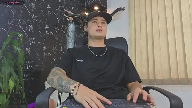 Snapshot of Alexander_ferre chatting on 05.08.26 Alexander ferre online show from 05.08.26