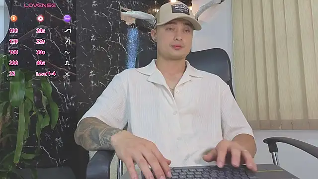 Snapshot of Alexander_ferre chatting on 05.22.26 Alexander ferre online show from 05.22.26