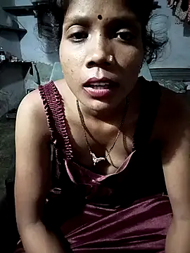 Snapshot of SEXY-MAHI4 chatting on 10.19.25 SEXY-MAHI4 online show from 10.19.25