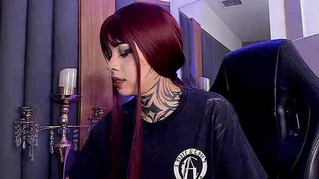 Snapshot of misstomie_ chatting on 09.17.25 misstomie online show from 09.17.25