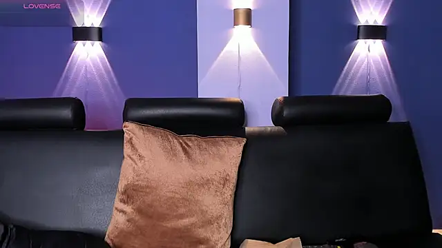 Snapshot of emily-santoss chatting on 09.28.25 emily-santoss online show from 09.28.25