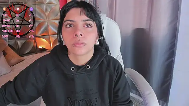 Snapshot of emily-santoss chatting on 10.06.25 emily-santoss online show from 10.06.25