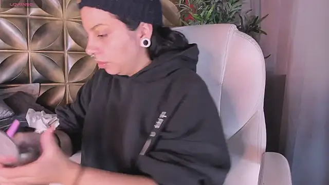 Snapshot of emily-santoss chatting on 10.25.25 emily-santoss online show from 10.25.25