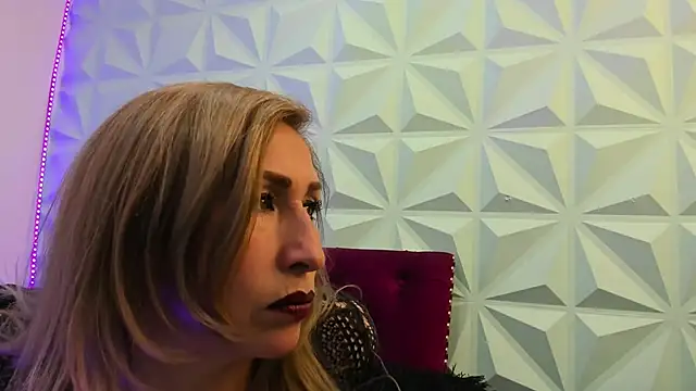 Snapshot of LilyQueen_cg chatting on 09.26.25 LilyQueen cg online show from 09.26.25