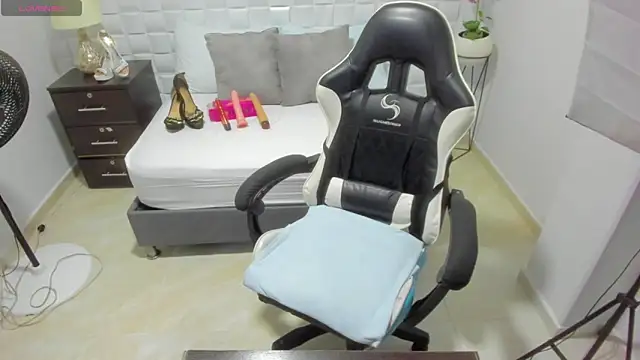 Snapshot of yulitza1025 chatting on 11.06.25 yulitza1025 online show from 11.06.25