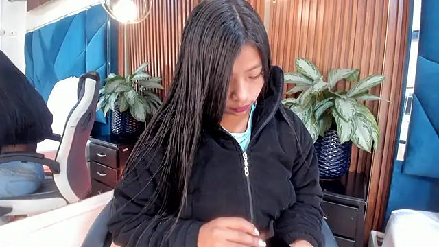 ValeriaJacobs online show from 10.28.25