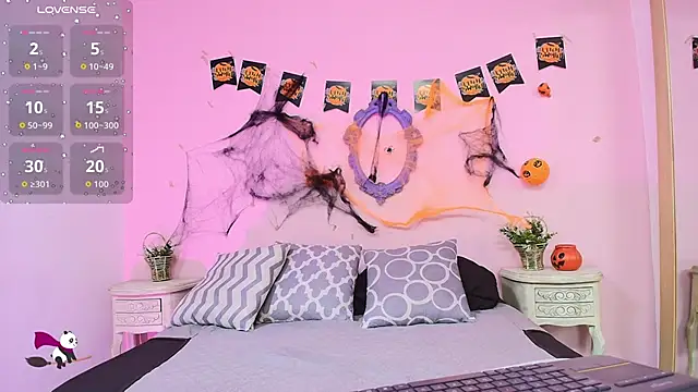 Nahomi Rivera online show from 10.30.25