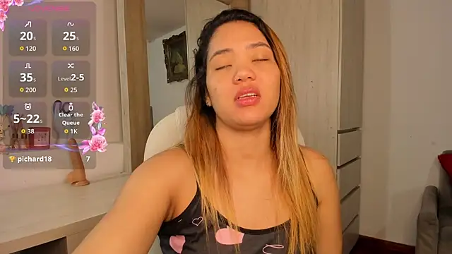 Snapshot of kata22sofia chatting on 11.30.25 kata22sofia online show from 11.30.25