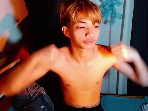 Snapshot of addicted_to_alex chatting on 11.10.25 addicted to alex online show from 11.10.25