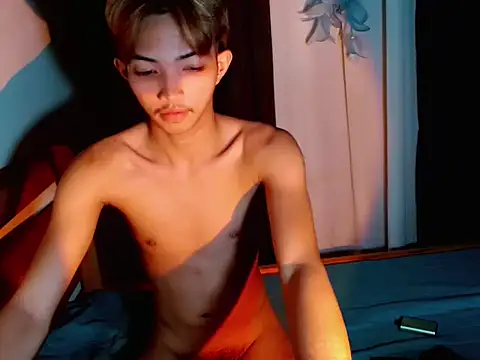 Snapshot of addicted_to_alex chatting on 11.13.25 addicted to alex online show from 11.13.25