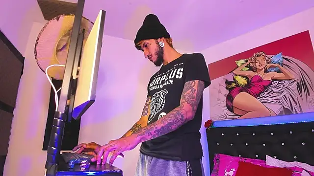 Snapshot of dex_55 chatting on 10.05.25 dex 55 online show from 10.05.25