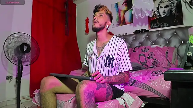 Snapshot of dex_55 chatting on 10.17.25 dex 55 online show from 10.17.25