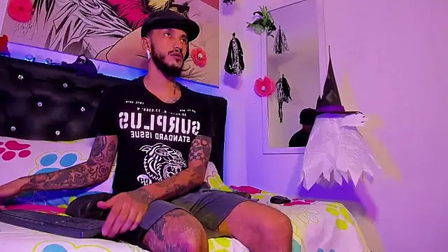 Snapshot of dex_55 chatting on 10.25.25 dex 55 online show from 10.25.25