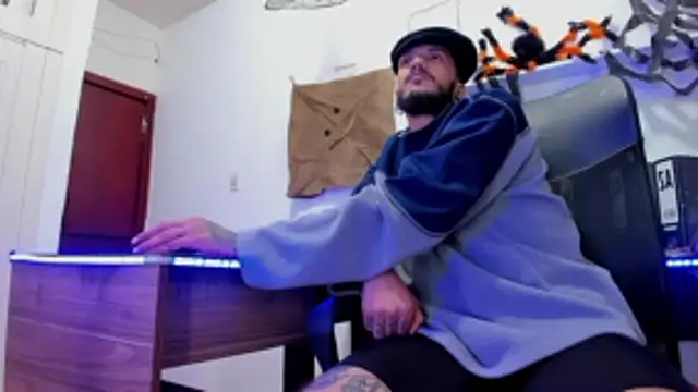 Snapshot of dex_55 chatting on 10.28.25 dex 55 online show from 10.28.25