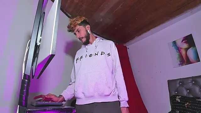 Snapshot of dex_55 chatting on 11.02.25 dex 55 online show from 11.02.25